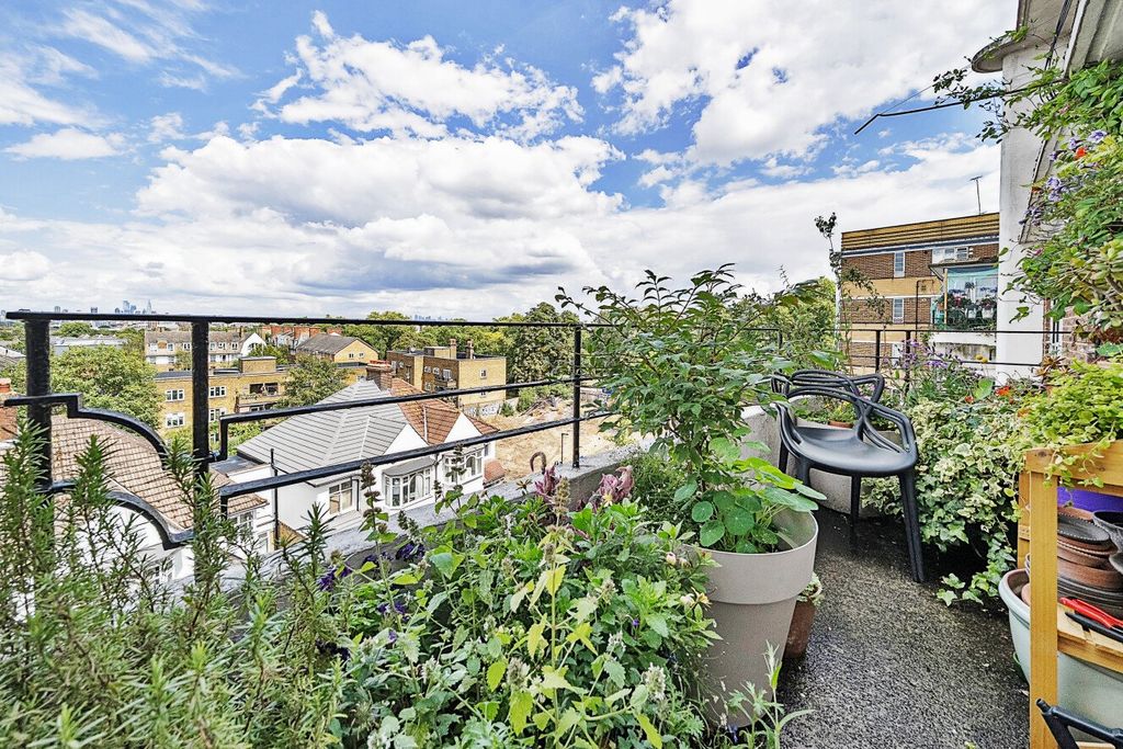 Property photo 2 of 12 Picture No. 11