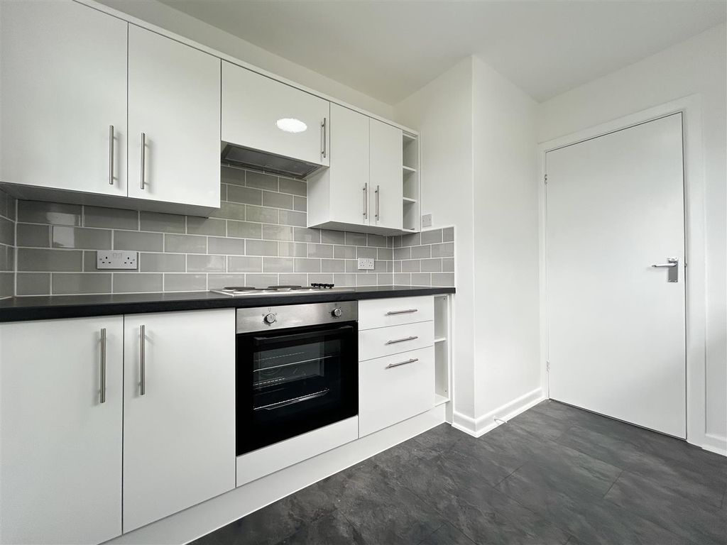 Property photo 3 of 9 Kitchen