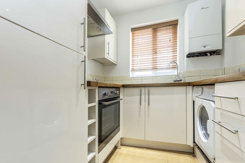 Property photo 3 of 6