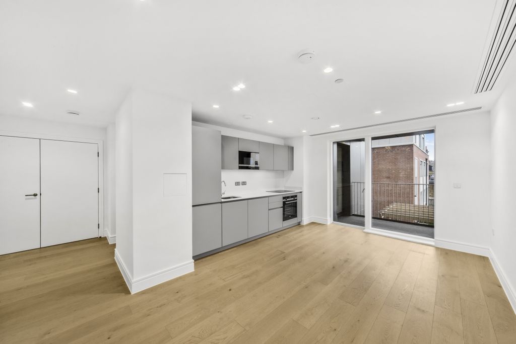 Property photo 1 of 8 Empire House