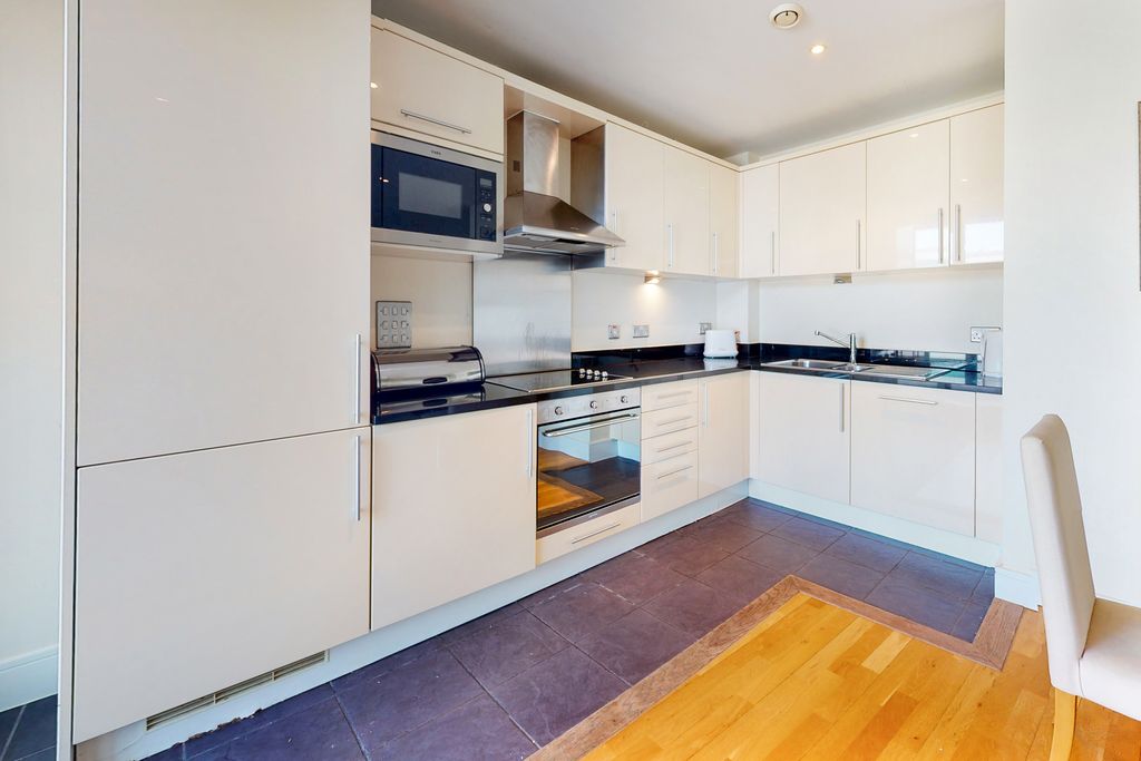 Property photo 3 of 10 Photo 04