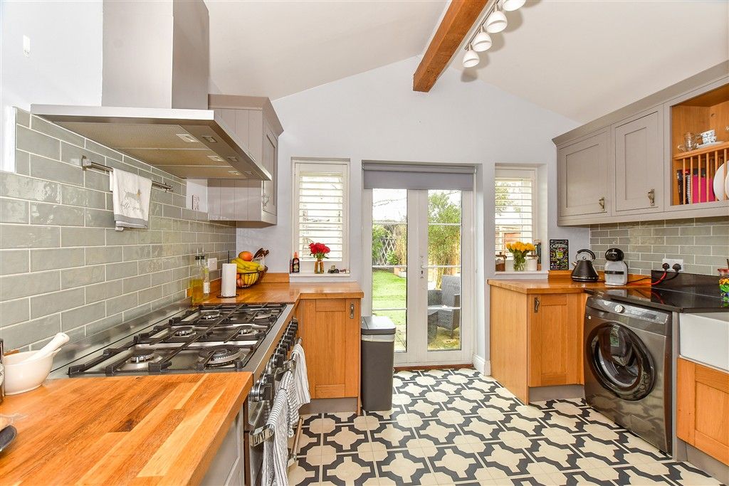 Property photo 1 of 9 Kitchen