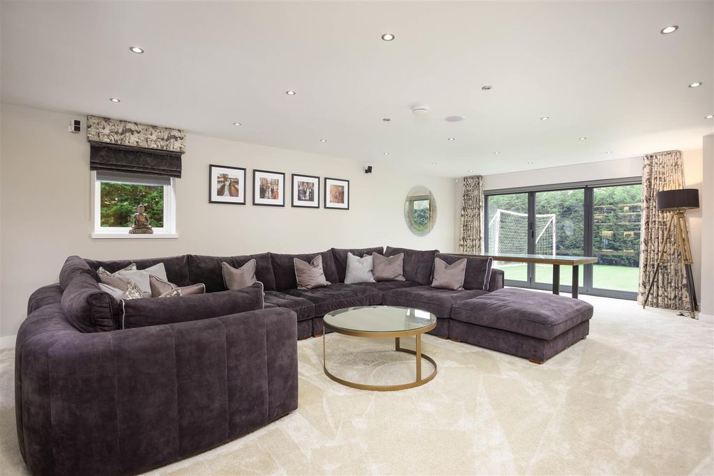 Property photo 3 of 19 00010.Jpg