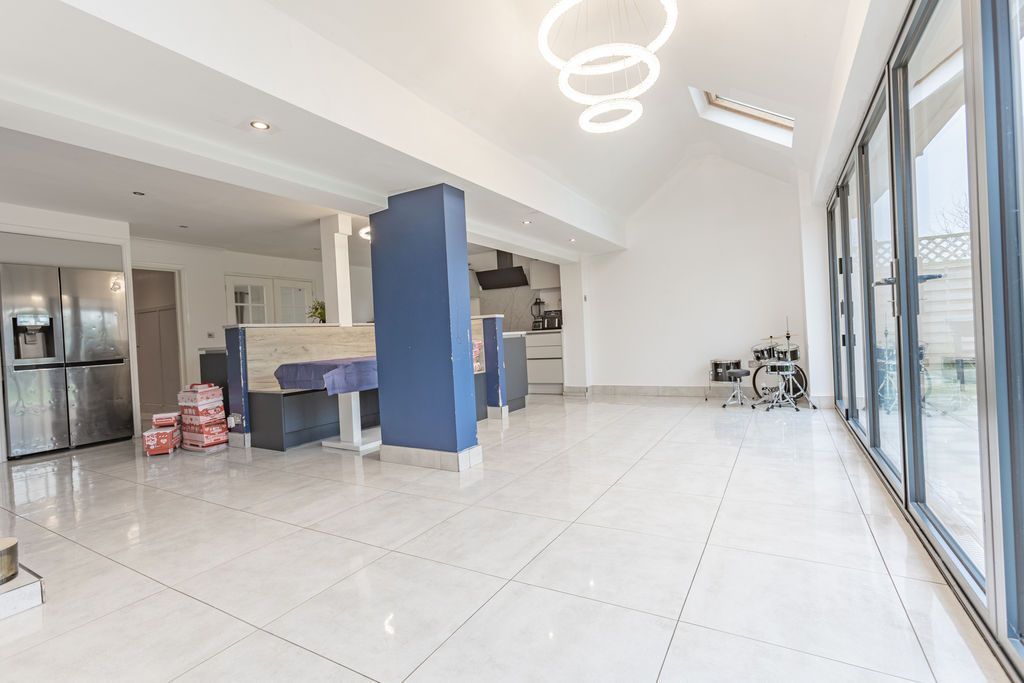 Property photo 3 of 22