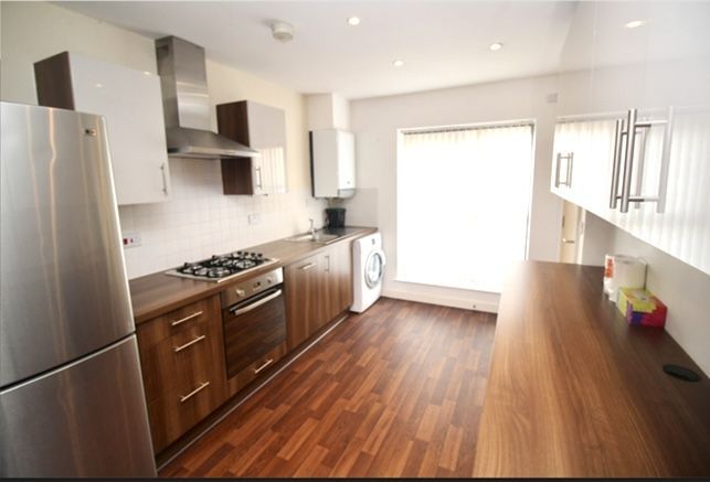 Property photo 3 of 10 Kitchen