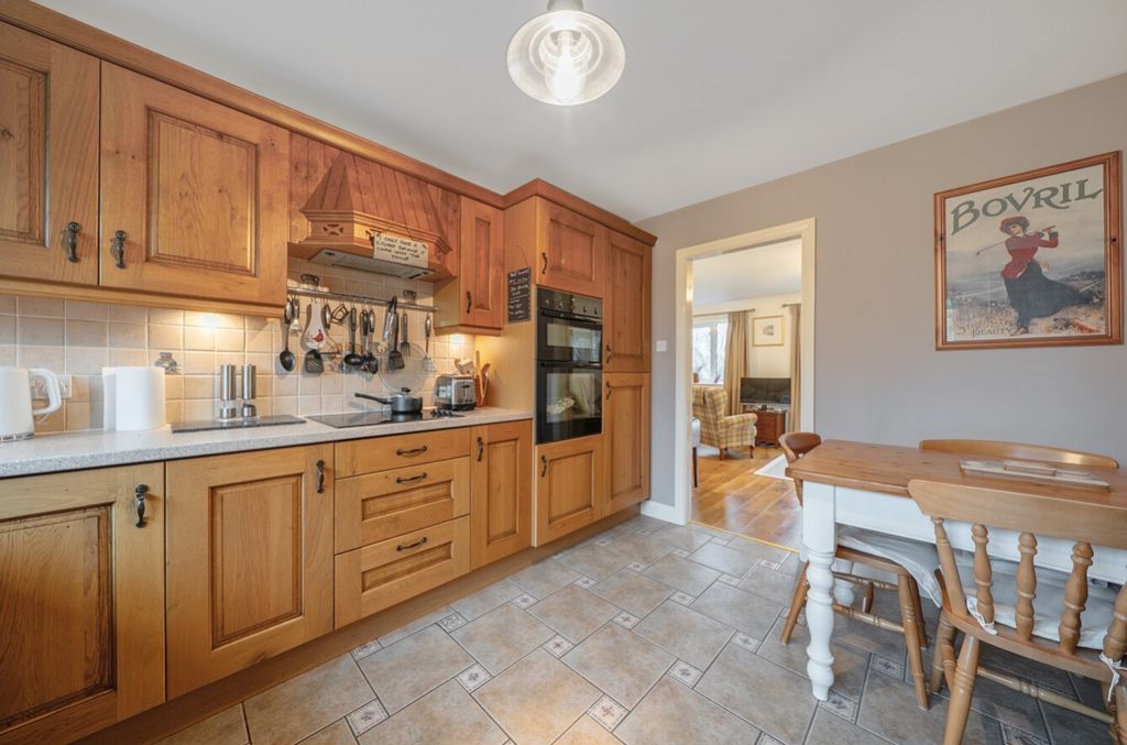 Property photo 3 of 28 1382460-13-6917611Ead776