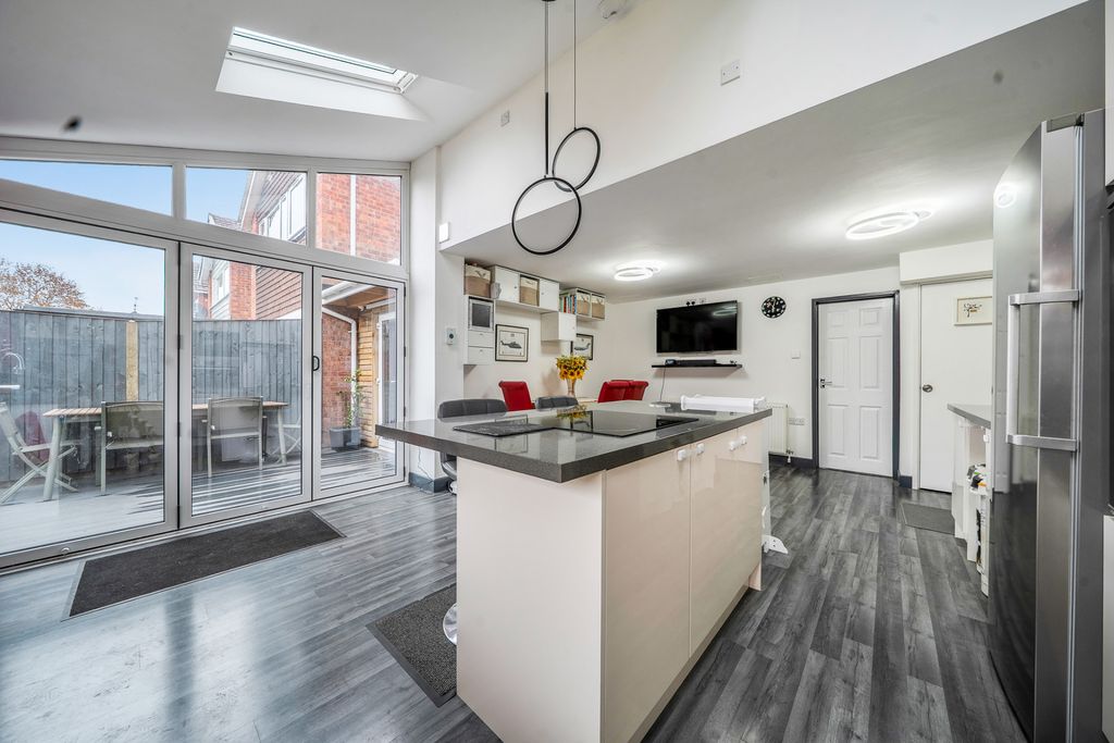 Property photo 3 of 19