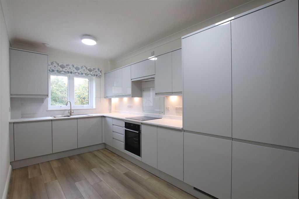 Property photo 3 of 14 9 Baytree (9).Jpg