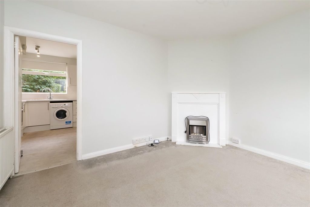 Property photo 3 of 11 Living Room