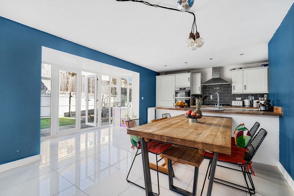 Property photo 2 of 27