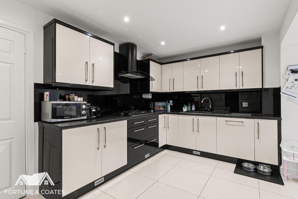 Property photo 3 of 16 Crossway_8.Jpg