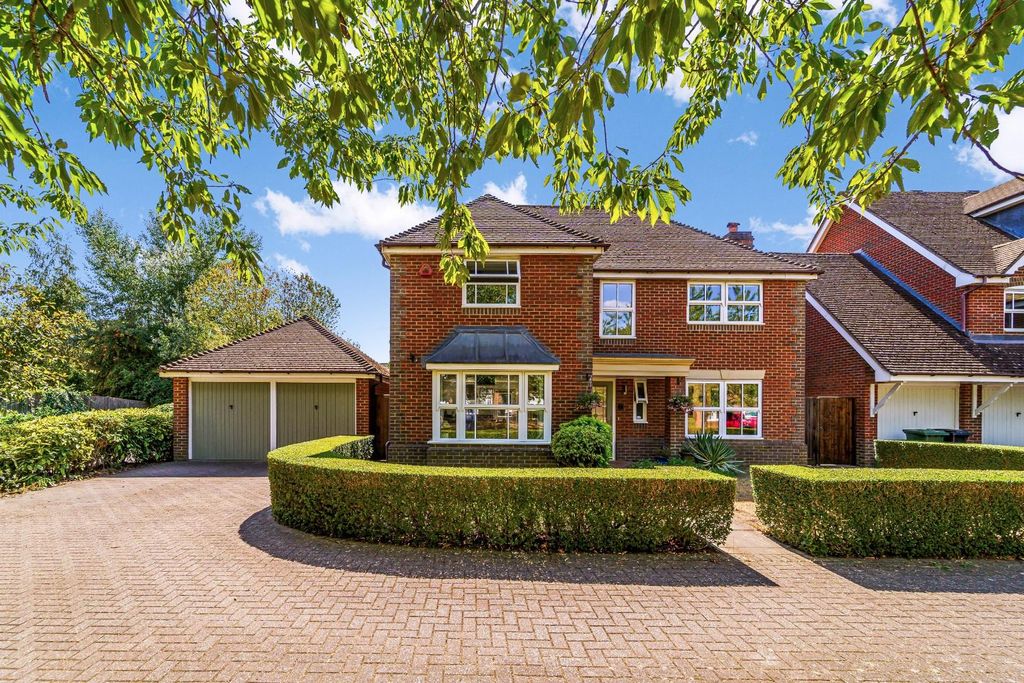 Property photo 1 of 28 Jenner Way