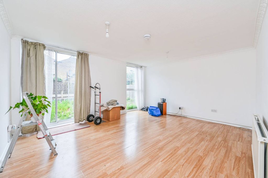 Property photo 3 of 11