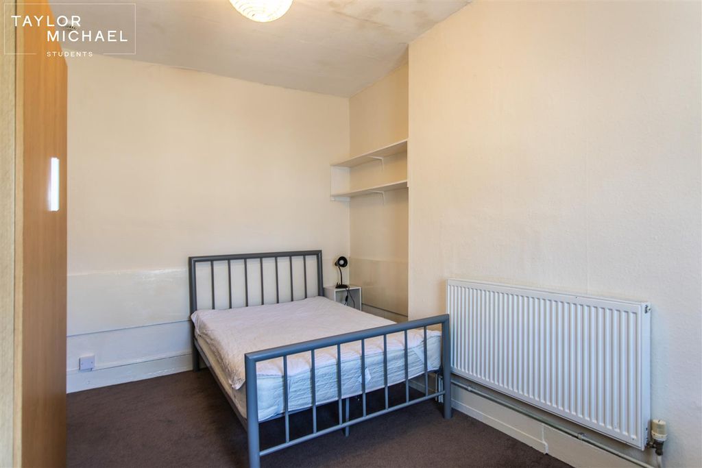 Property photo 2 of 12 Room