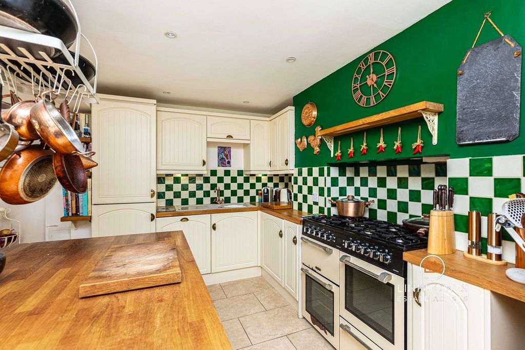 Property photo 2 of 35