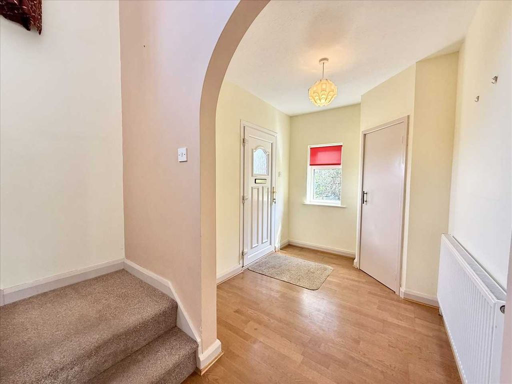 Property photo 3 of 33 Entrance Hallway