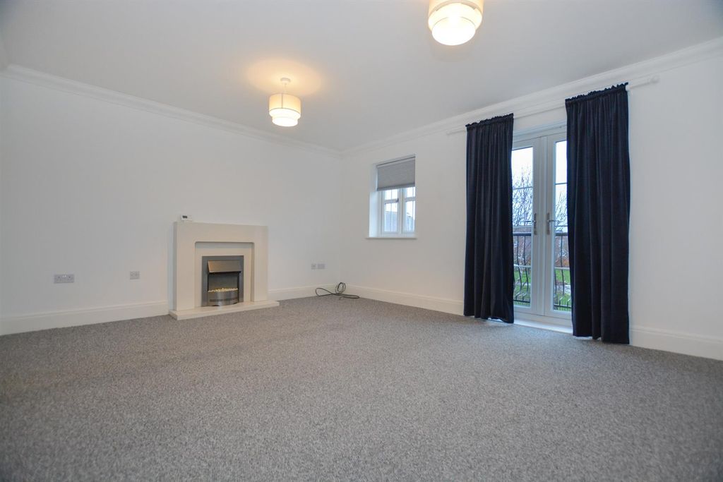 Property photo 2 of 16 Living Room