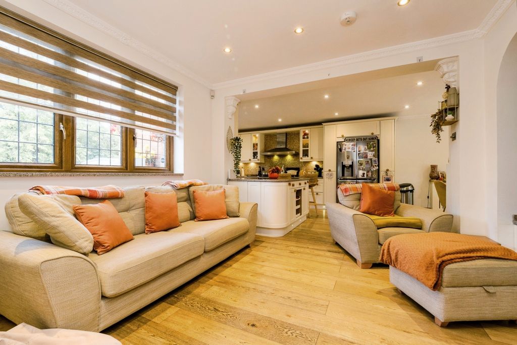 Property photo 3 of 19 Pbox-Img.Jpg