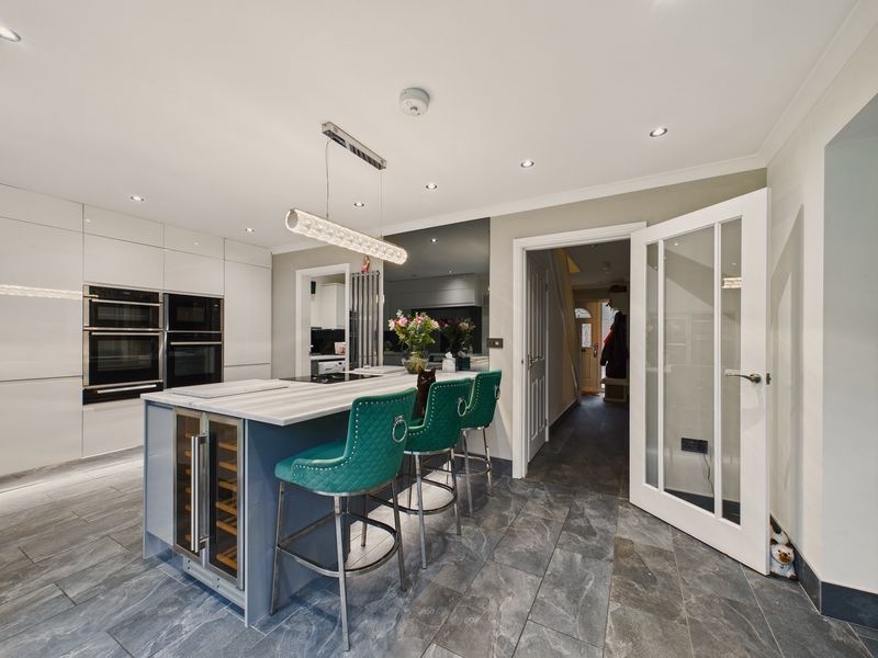 Property photo 2 of 37 Photo 9