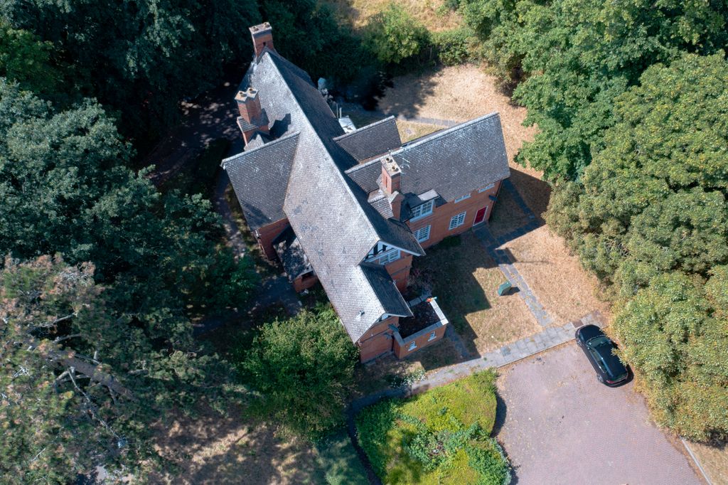 Property photo 1 of 15 8 The Drive, Countesthorpe, Leicester, Le8 5Pb