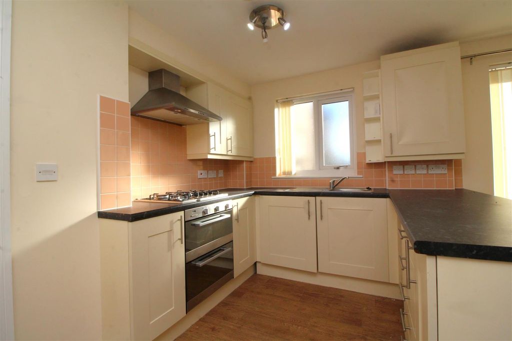 Property photo 2 of 9 Kitchen.Jpg