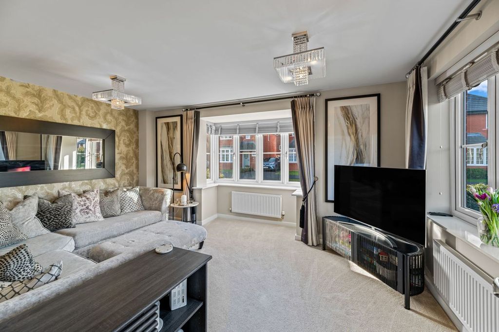 Property photo 2 of 24 Lounge