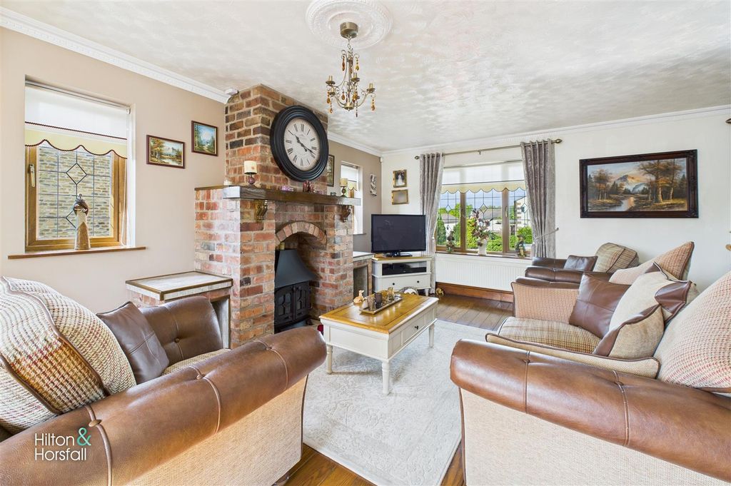 Property photo 2 of 21 Langroyd Road
