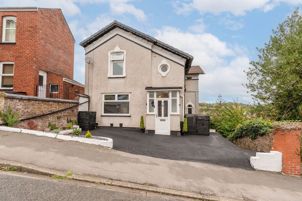 Property photo 1 of 31