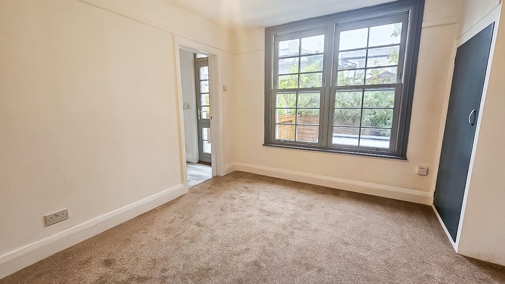Property photo 3 of 7 Living Room