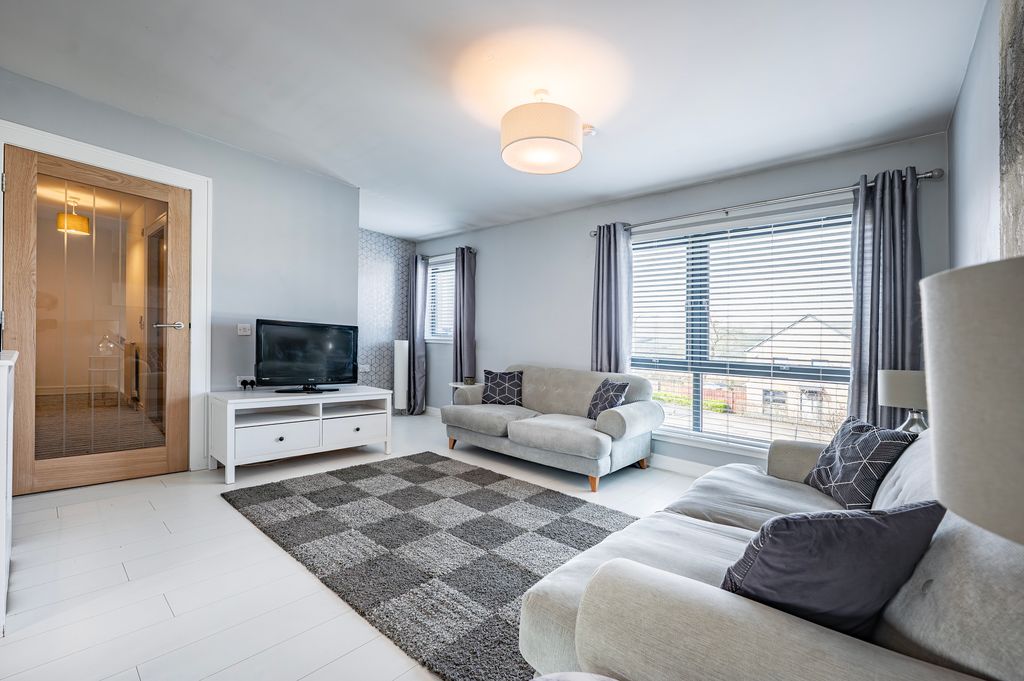 Property photo 2 of 23