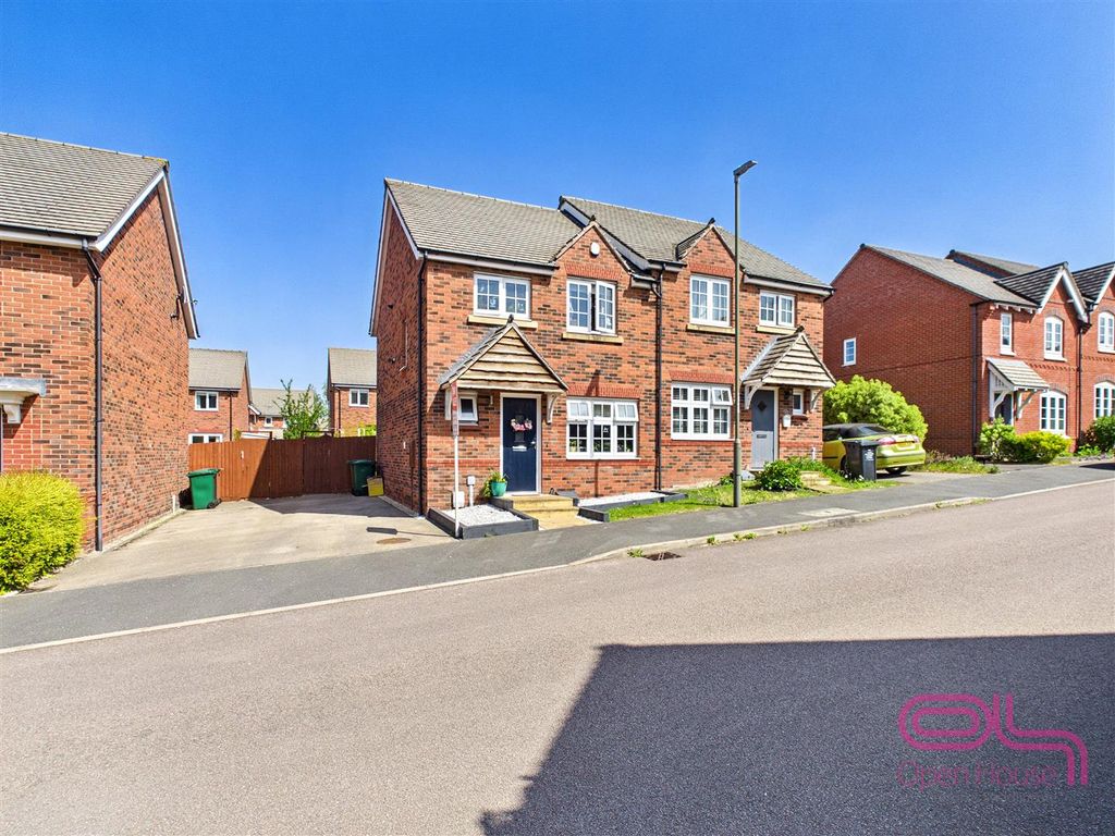 Property photo 3 of 26 Ashford Way, Church Gresley (24).Jpg
