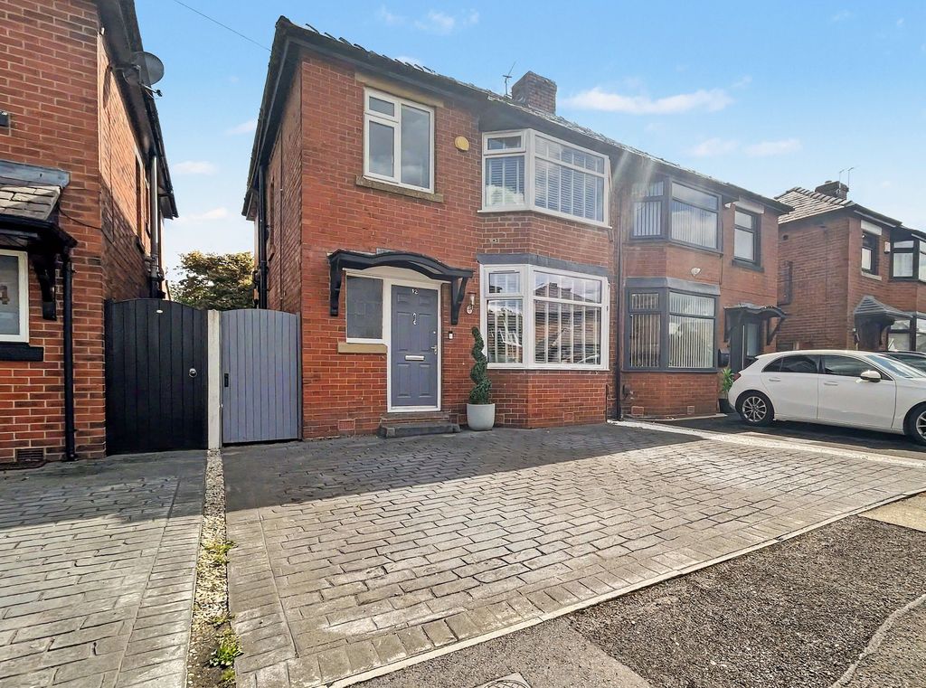 Property photo 1 of 32