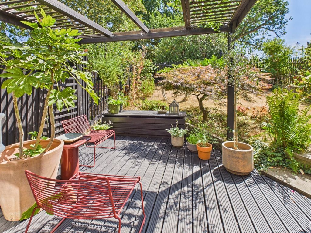 Property photo 2 of 24 Rear Garden Deck