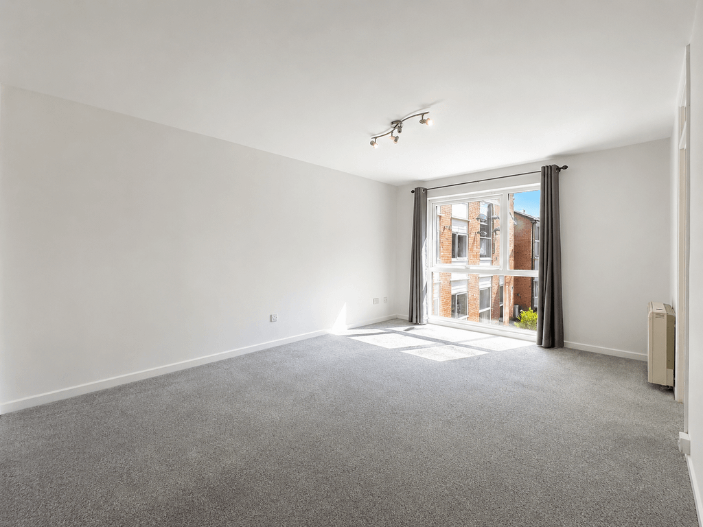 Property photo 2 of 8 C4229A36-B153-44B8-8693-841ce83280A0