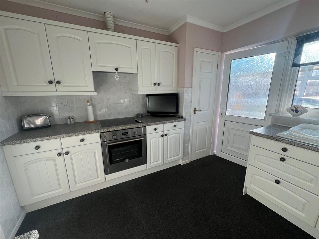 Property photo 2 of 21 Kitchen.Jpg