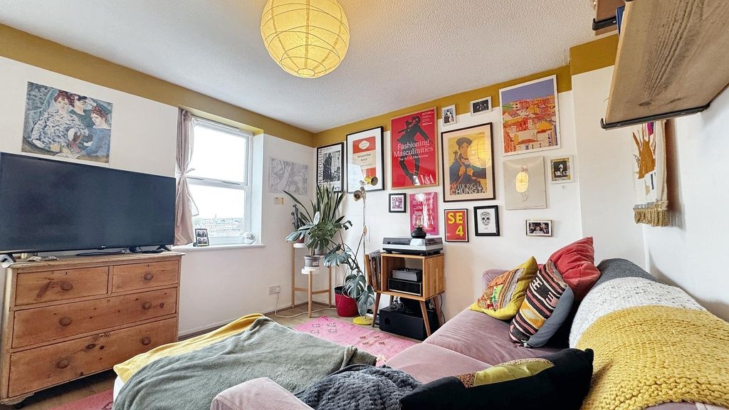 Property photo 3 of 13 Bright, Characterful Living Room With A Comfortabl...