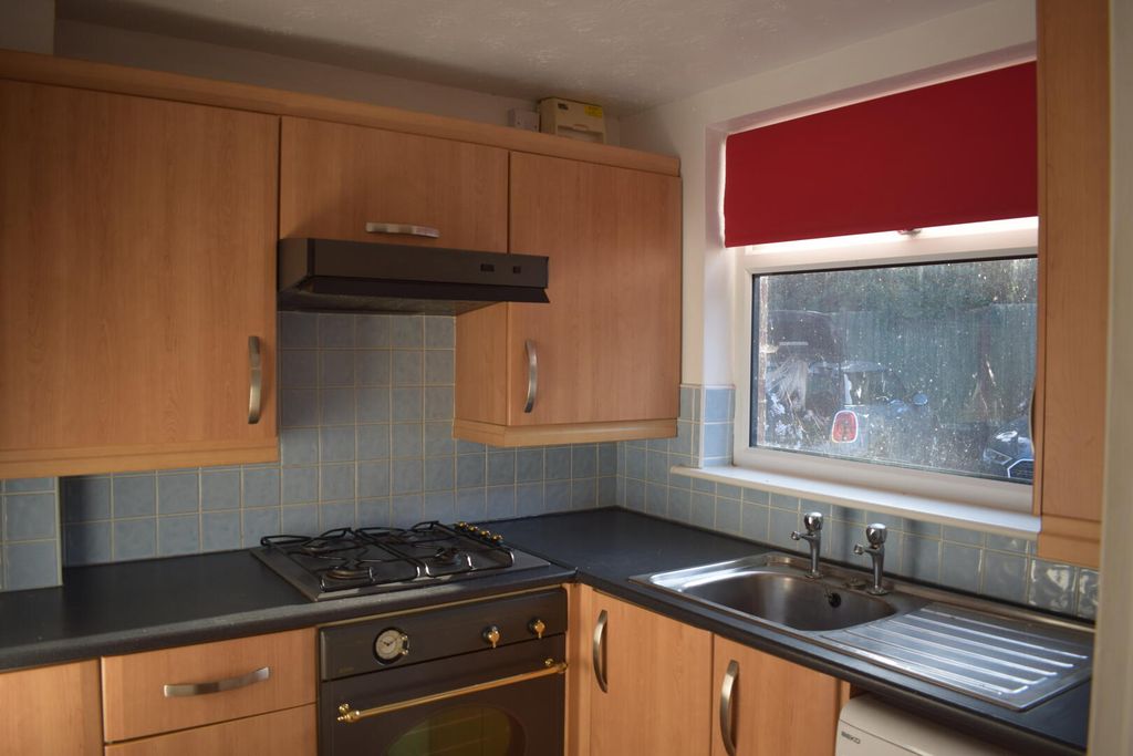 Property photo 3 of 9 Kitchen