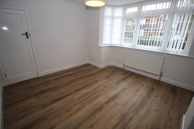 Property photo 3 of 16 Lounge1