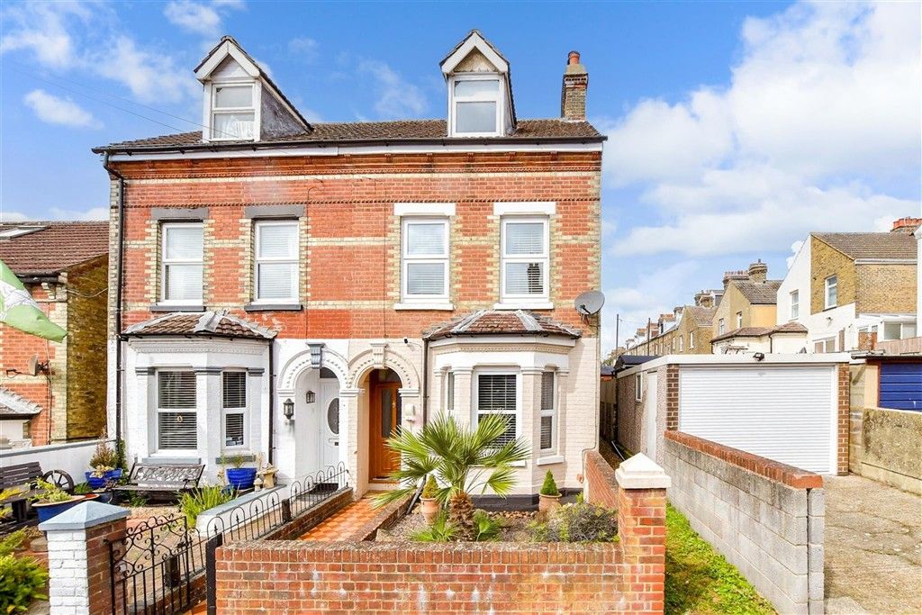 Property photo 1 of 13 External Front Web.