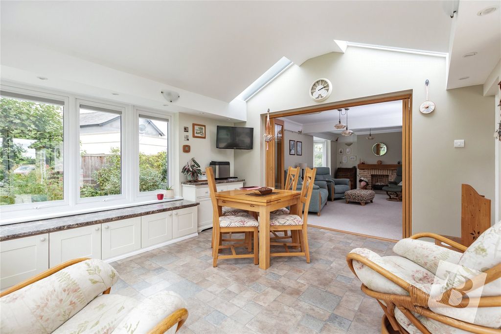 Property photo 2 of 32 Garden Room