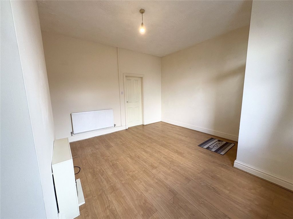 Property photo 3 of 12 Lounge