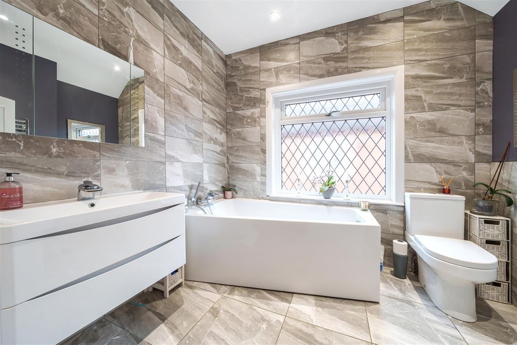 Additional image 17 of 4 bed detached house for saleForest Road, Crowthorne, Berkshire RG45