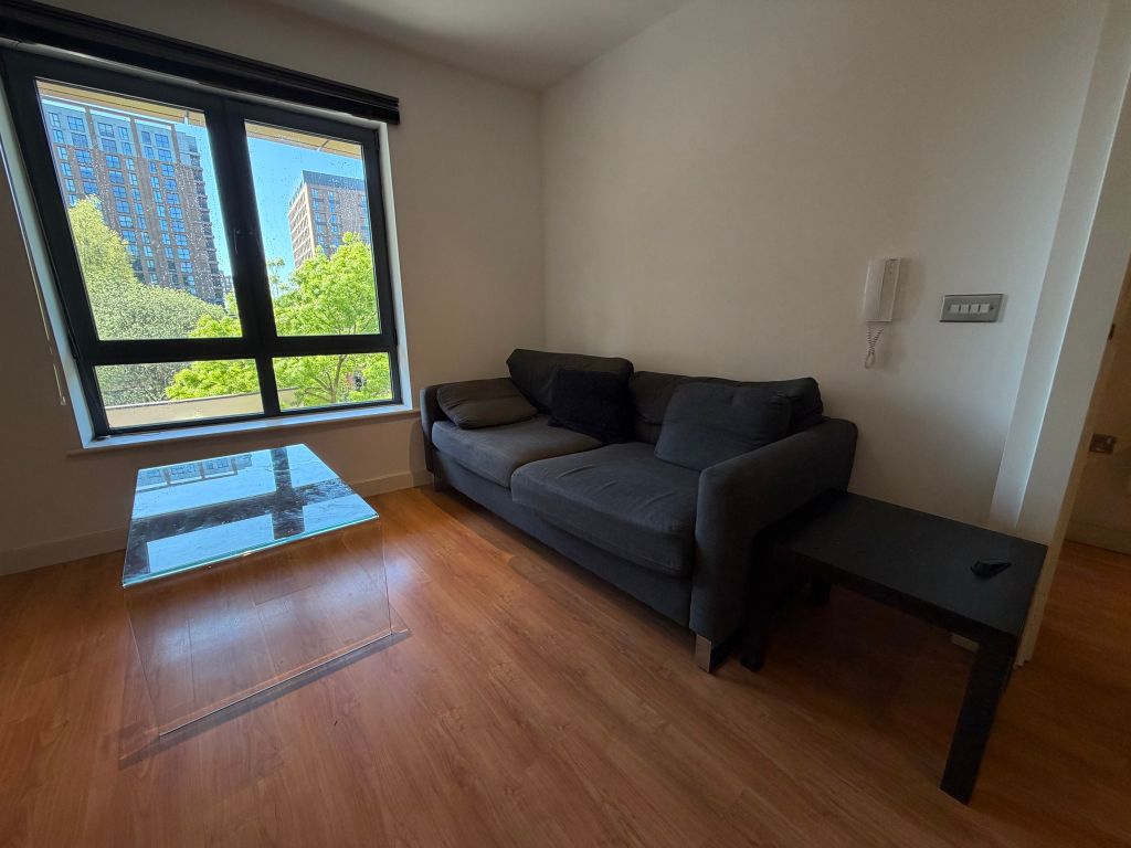 Property photo 1 of 17 Living Room