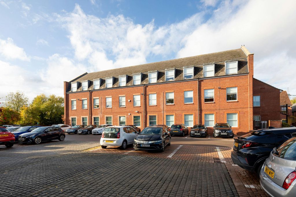 Property photo 3 of 11 63Wallbrookcourt.Jpg