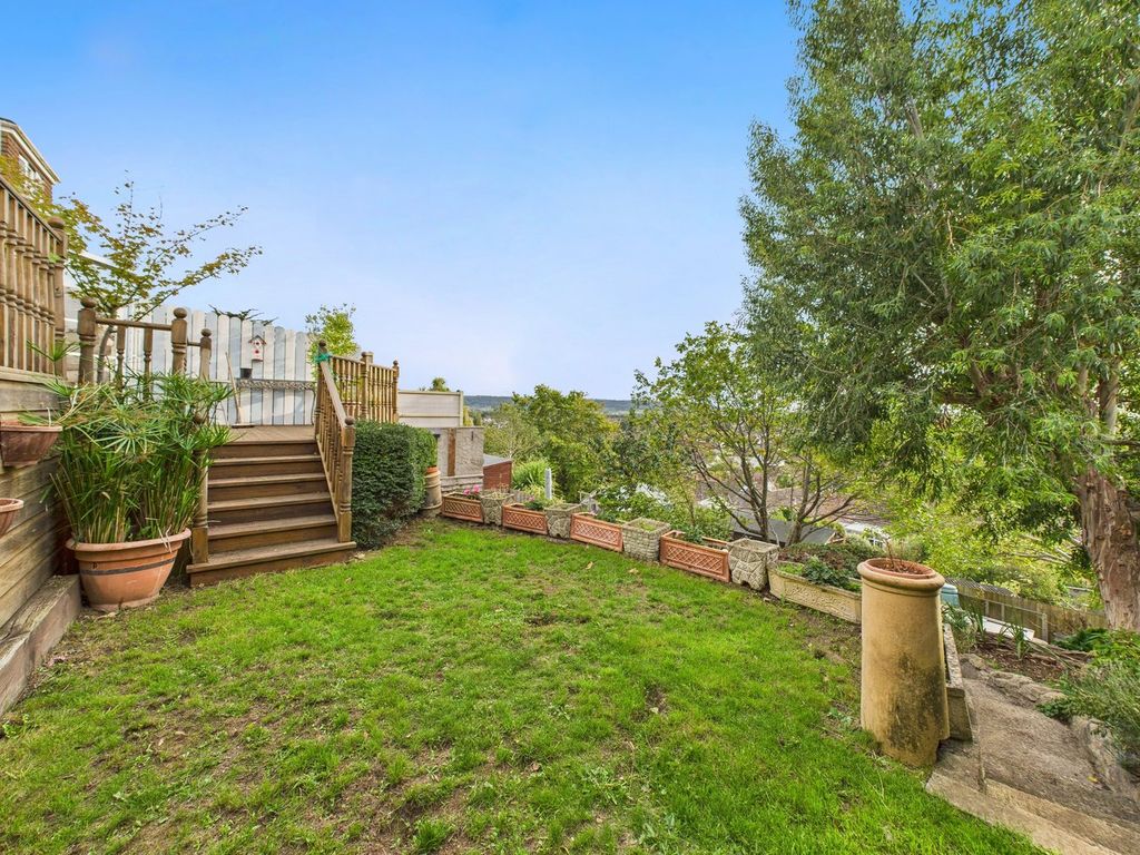 Property photo 3 of 42