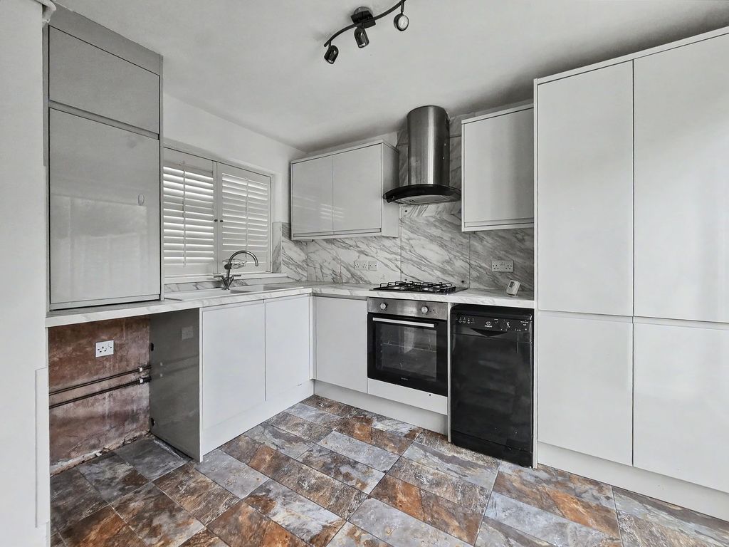Property photo 3 of 33