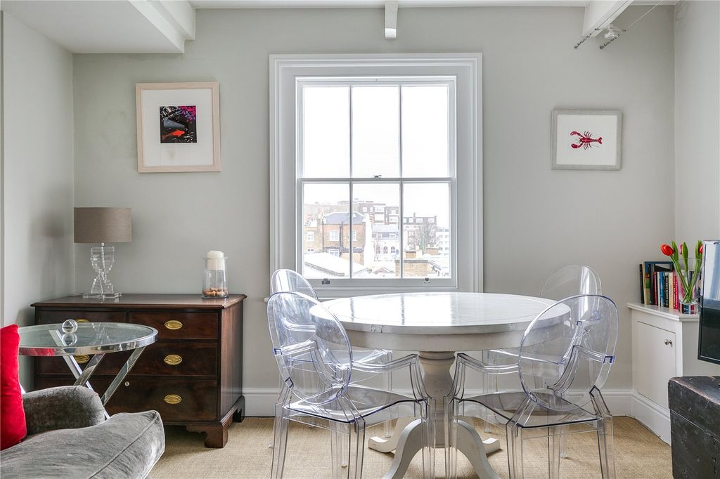 Property photo 2 of 8