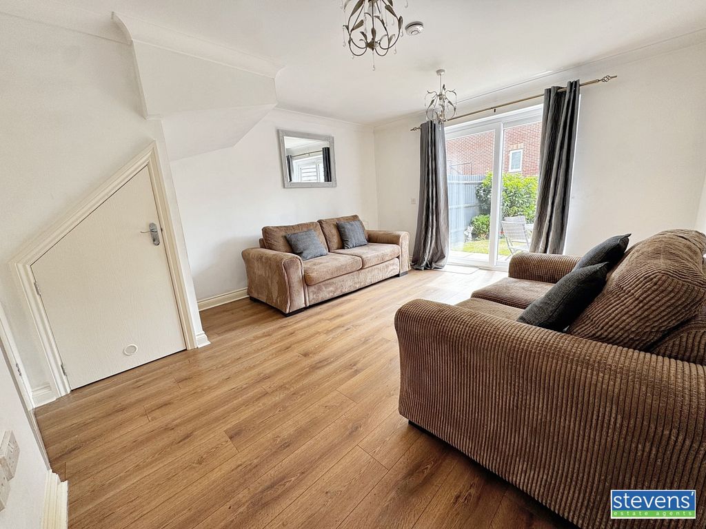 Property photo 2 of 13 Image00011