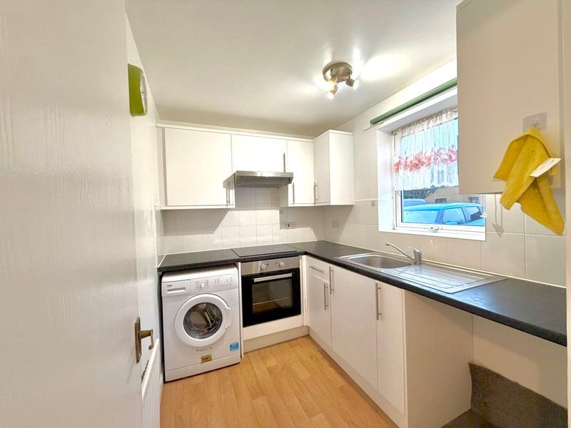 Property photo 2 of 8 Kitchen