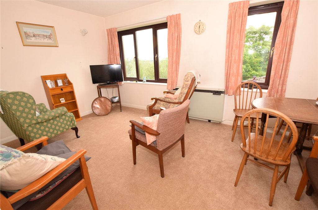 Property photo 2 of 16 Picture No. 21